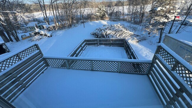 Foto del edificio - Rustic Single Family Home, Private Deck, Fenced-In Back Yard, Wood Flooring ...