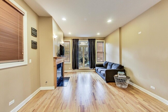 Foto del edificio - 1239 N Maplewood Ave