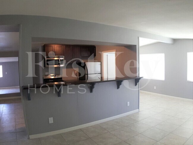Foto del edificio - 332 Wisteria Ave
