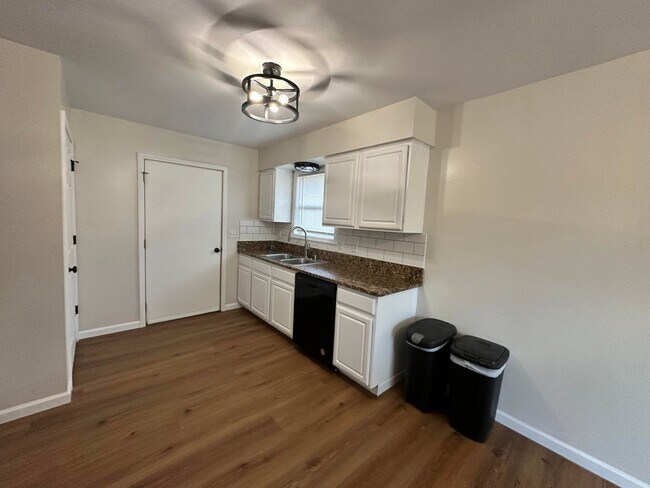 Foto del edificio - COMING SOON! All Brick Home in Battlefield