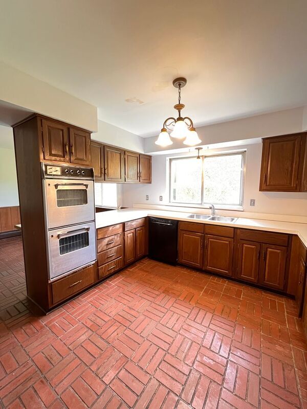 Building Photo - 4520 Valleyview Drive