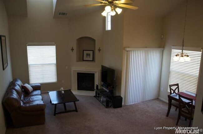 Foto del edificio - Cozy Condo nestled in Syrah at Natomas!