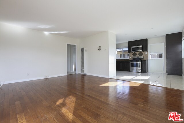 Foto del edificio - 8324 Barnsley Ave