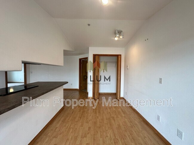 Foto del edificio - 3535 West Broadway Street
