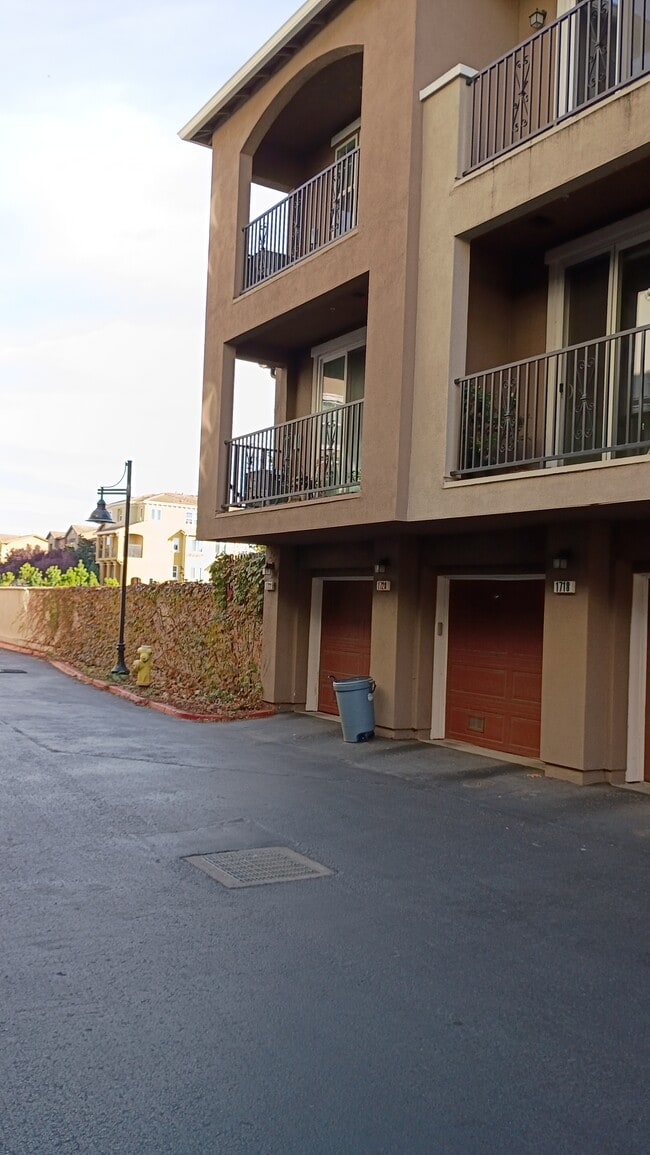 Garage on ground floor - 1722 Snell Pl