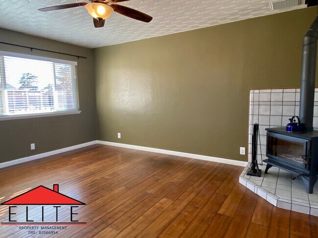 Foto del edificio - NORTHWEST HOME AVAILABLE IN NOW!