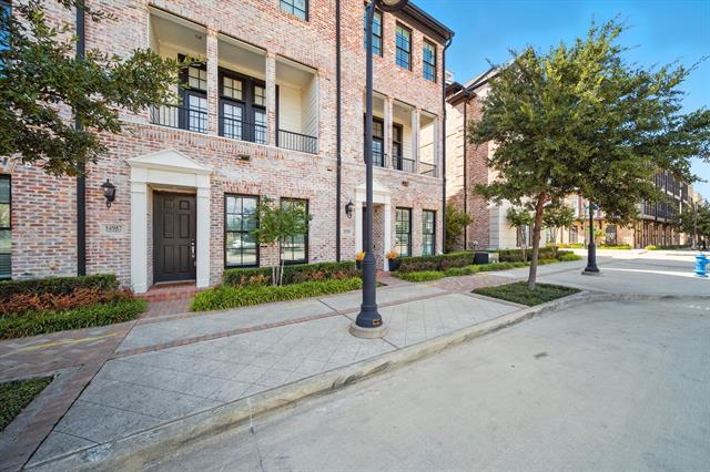Building Photo - 14989 Oak St