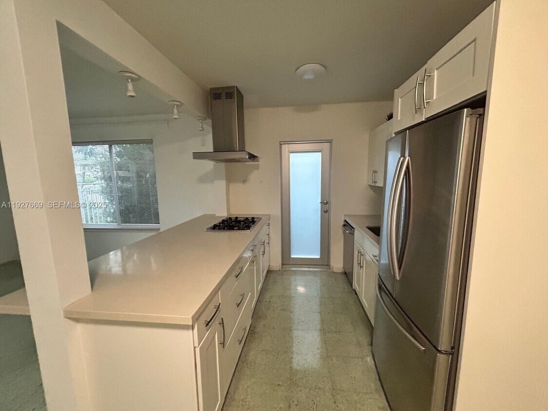 Foto principal - 7430 Carlyle Ave