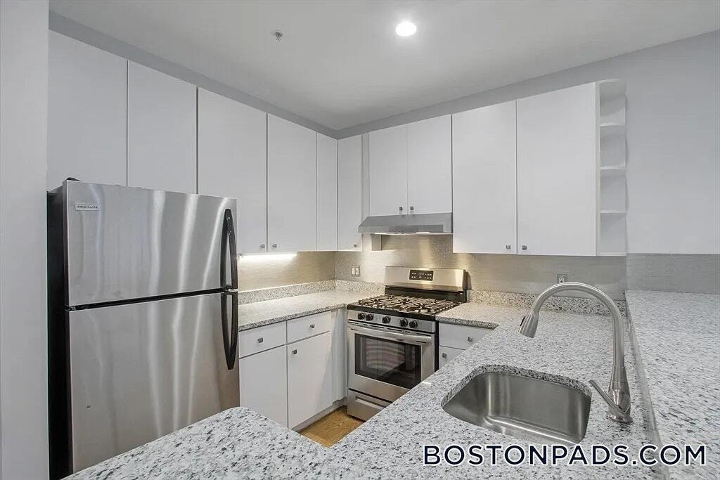 Primary Photo - 140 Boylston St