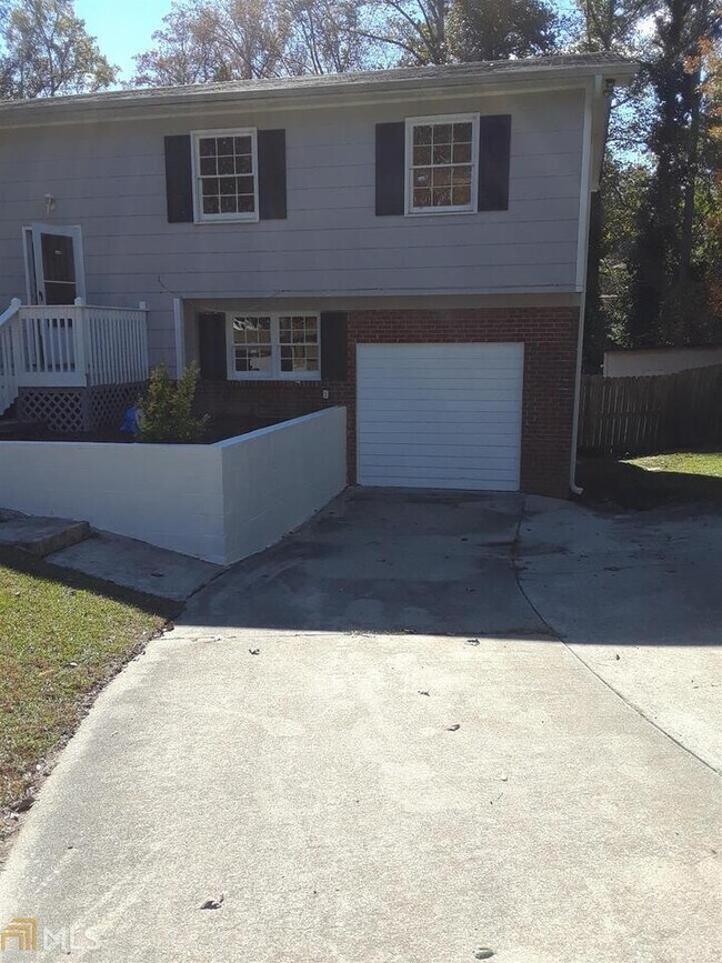 Building Photo - 10527 Thrasher Rd