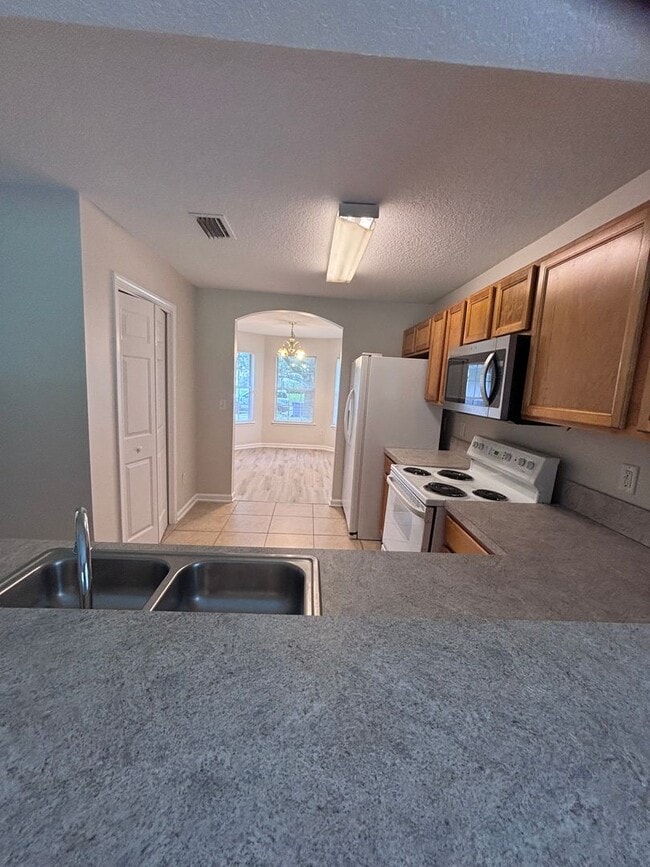 Building Photo - Charming 3-Bedroom, 2-Bath Home in the Sought-After Eagle Hammock Neighborhood