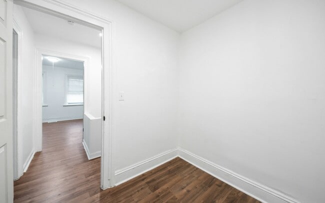 Building Photo - 1361 E 45th St