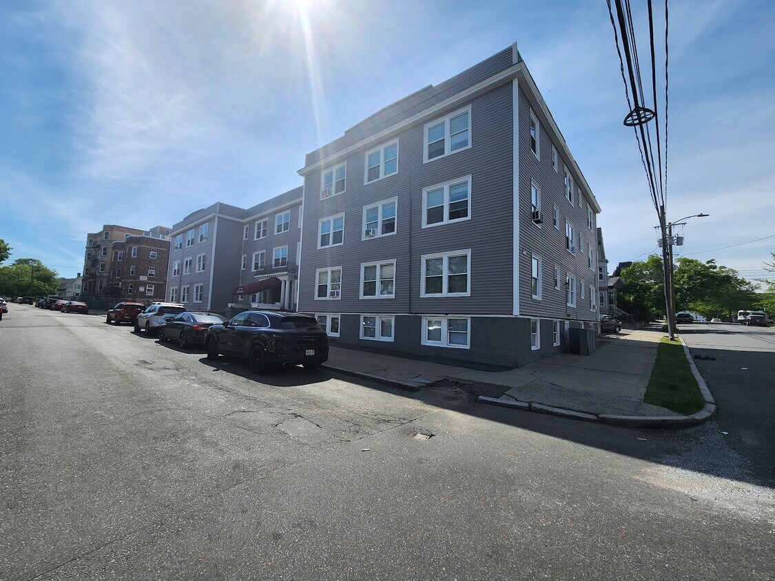 Foto principal - 42 W Baltimore St