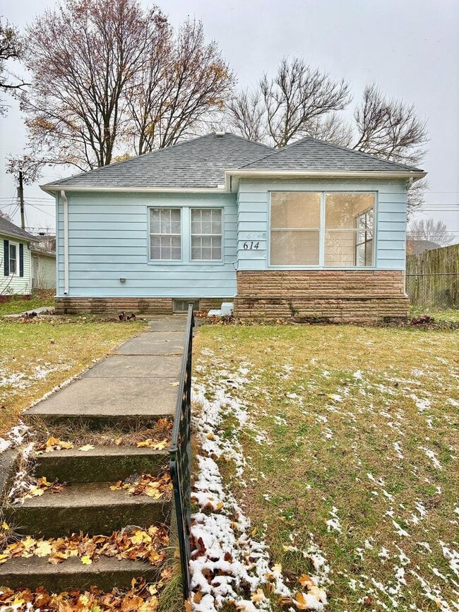 Building Photo - 614 E Fairview Ave