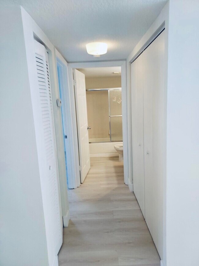 Building Photo - 6339 La Costa Dr