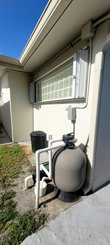 Primary Photo - 4330 SW 10th St