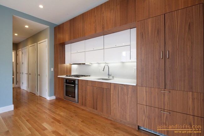 Building Photo - 137 5th Ave