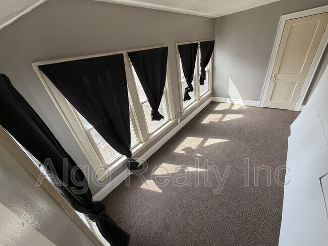 Foto del edificio - 825 Sylvan St