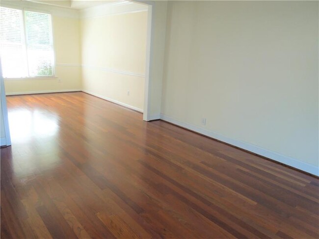 Foto del edificio - 340 Medridge Dr