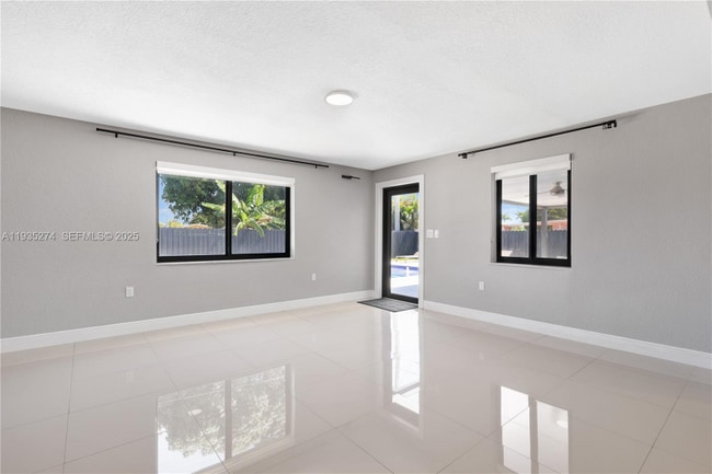 Foto del edificio - 4165 W 5th Ln