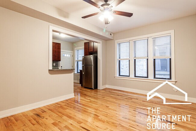 Foto del edificio - 3523 N Racine Ave