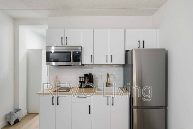 Building Photo - 7701 Lundy's Ln