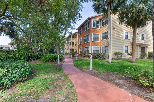 Building Photo - 225 S Tropical Trail