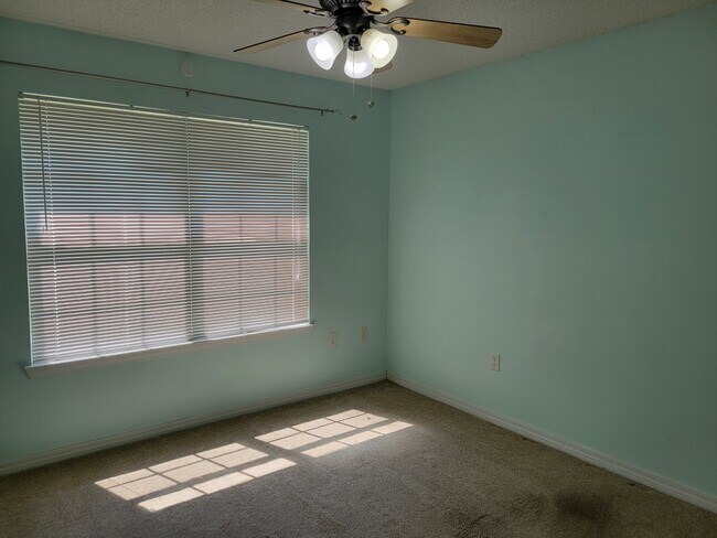 Foto del edificio - 6408 Imperial Dr