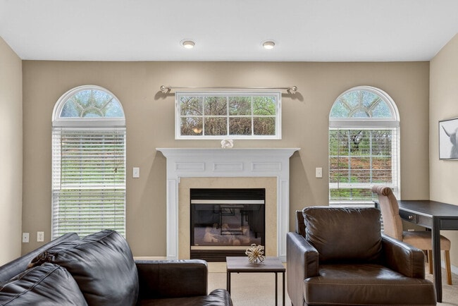 Building Photo - 27 Crimson Leaf Ct