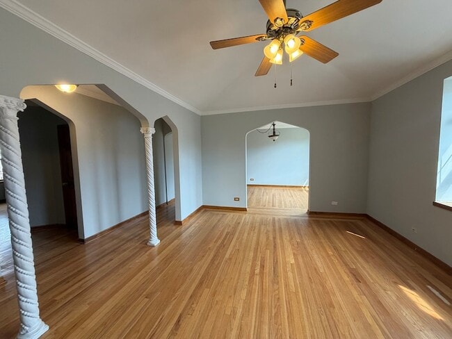 Building Photo - 10913 S Longwood Dr