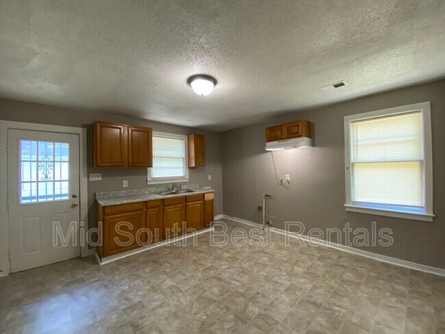 Foto del edificio - 1688 Winston Dr