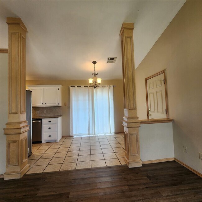 Foto del edificio - 6840 NW Willow Springs Dr