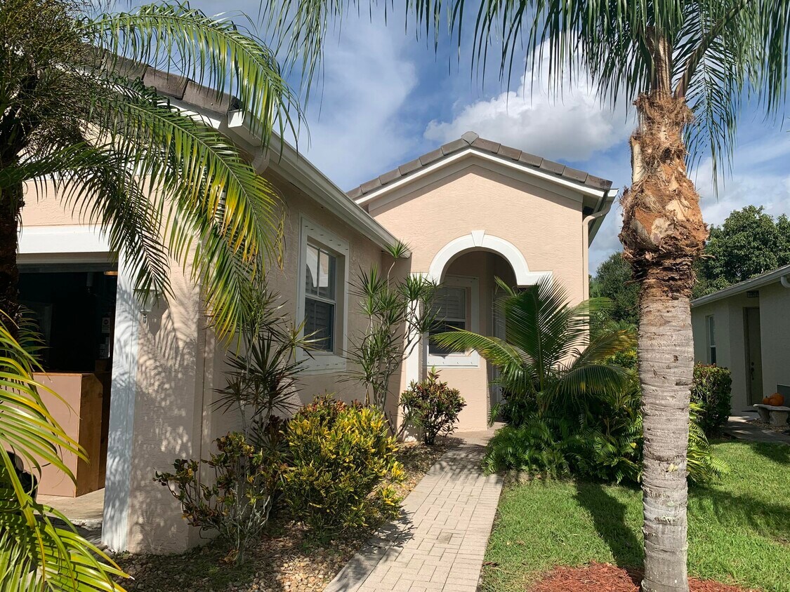 Foto principal - 891 SW Rocky Bayou Terrace