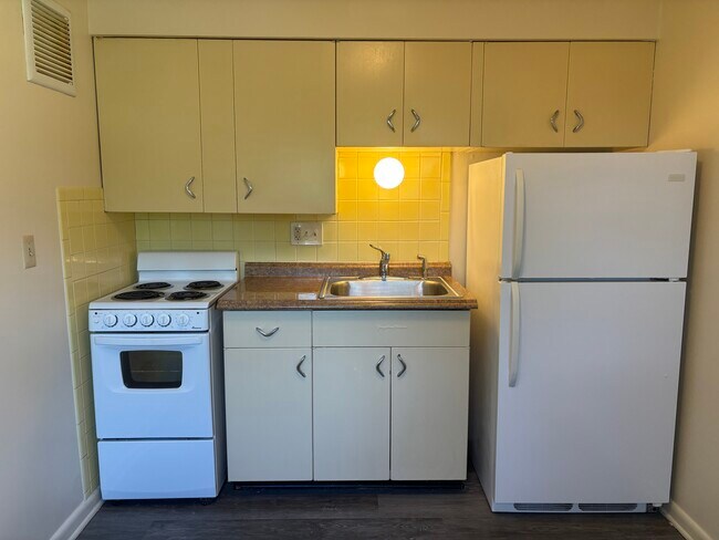 Foto del edificio - Forest Home 8 Unit