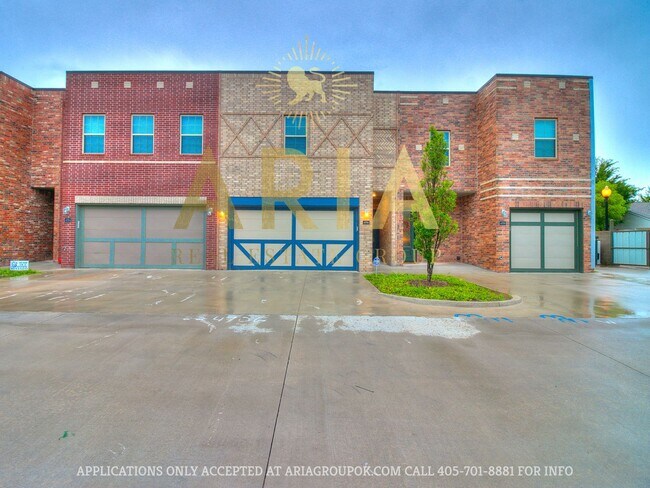 Foto del edificio - West Norman Urban Contemporary 3 Bed/2.5 Bath West Main Lofts Townhome Available Now!