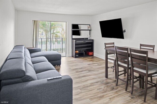 Building Photo - 2 br, 2 bath Condo - 14250 SW 62nd St Apt 207