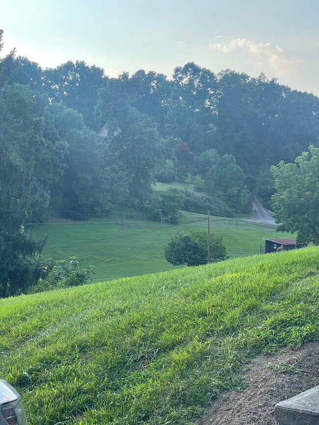Building Photo - 228 Gatewood Rd