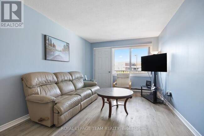 Building Photo - 2041-2041 Arrowsmith Dr