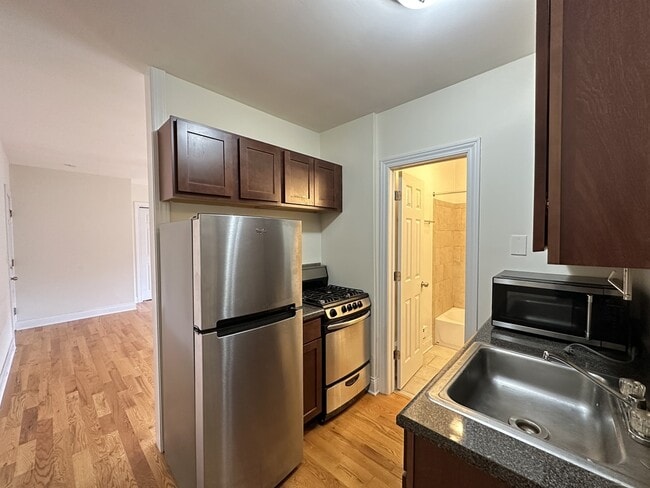 Foto del edificio - 822 W Cornelia Ave