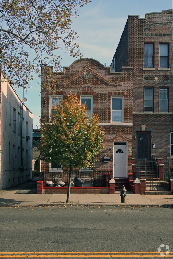 Primary Photo - 119 Rockaway Pky