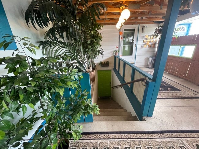 Foto del edificio - Spacious Garden-Level Studio in Prime Trav...
