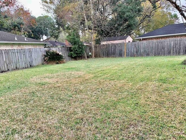 Building Photo - 2526 Valley Forest Dr