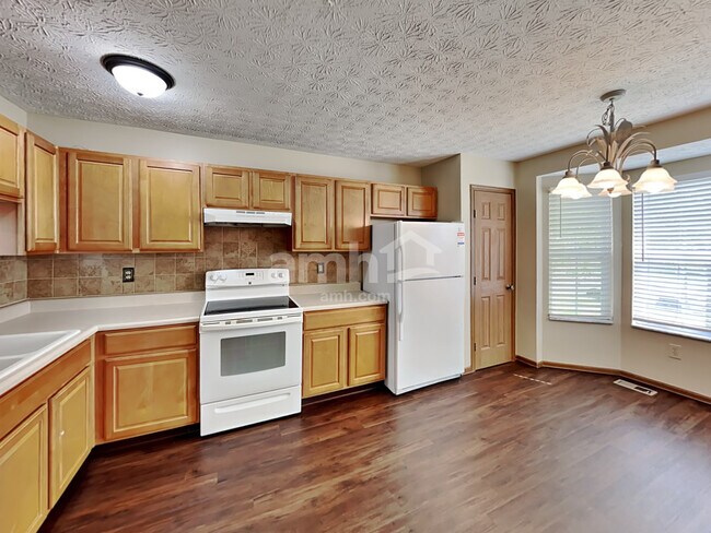 Foto del edificio - 7660 Farm Hill Dr