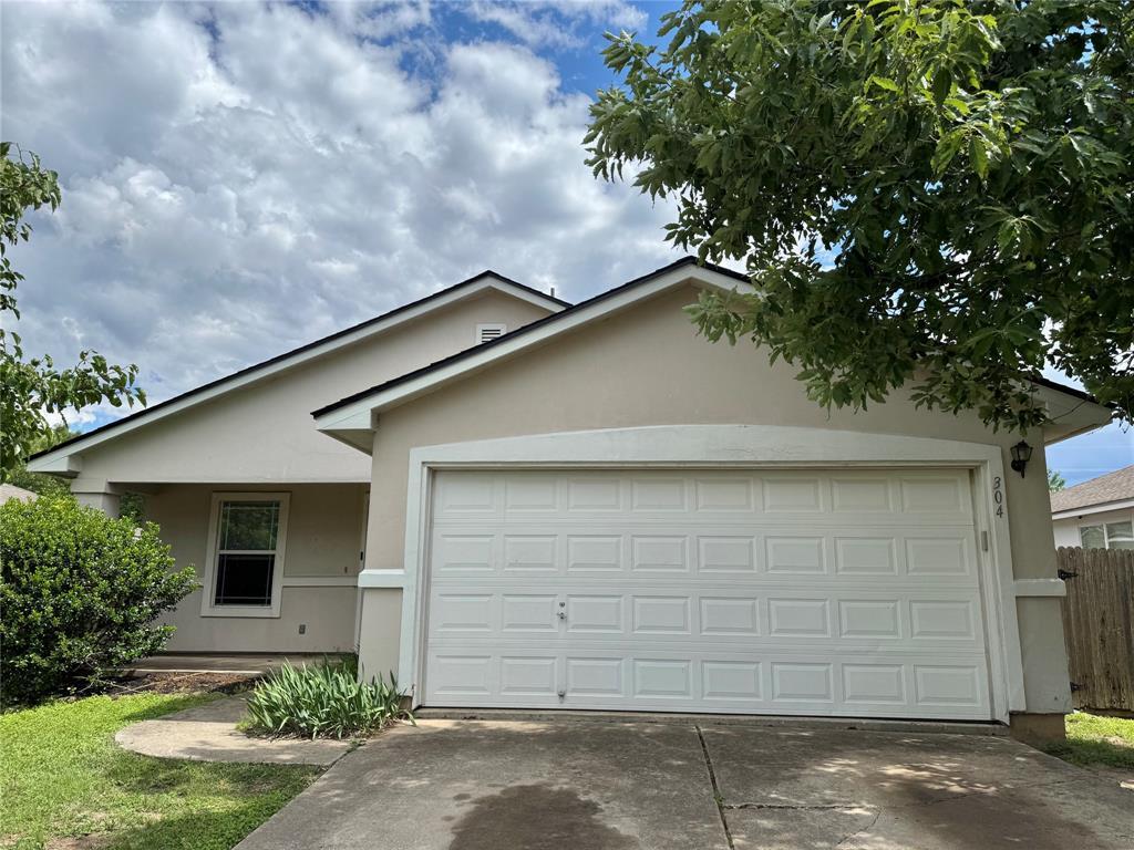 Foto principal - 304 Golden Gate Dr