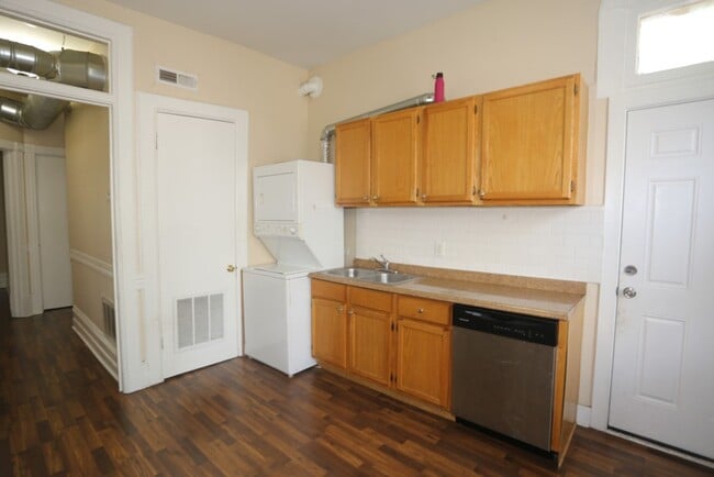 Building Photo - 2269 N Lincoln Ave
