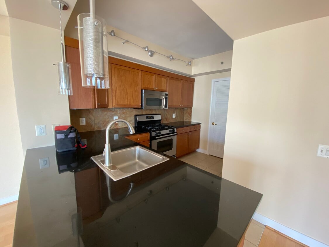 Foto principal - 616 E St NW