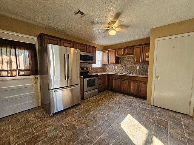 Foto del edificio - (2) Bed/(1) Bath Avail NOW!