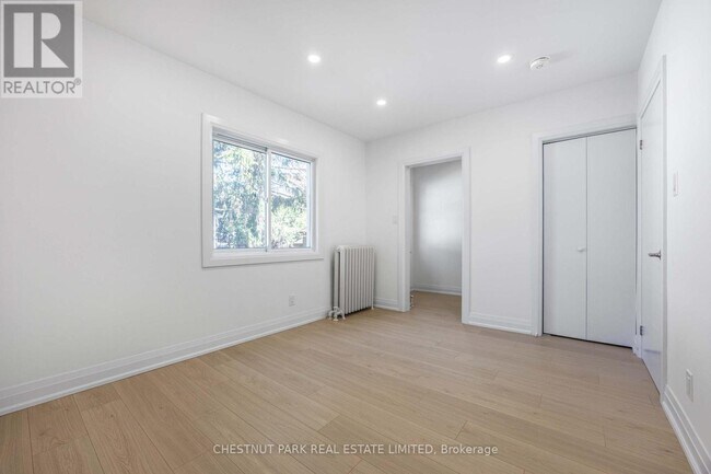 Photo du bâtiment - 54 McNairn Ave