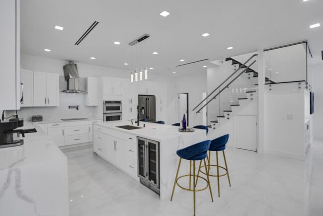 Building Photo - 3824 SW 49th Pl