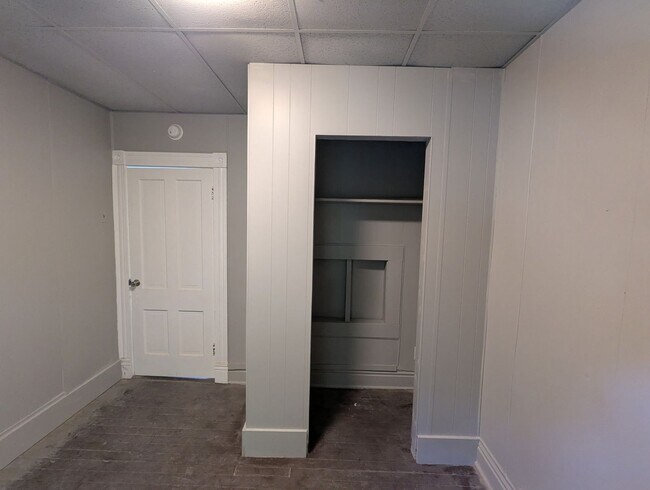 Building Photo - Gorgeous Updated 4 bedroom house!